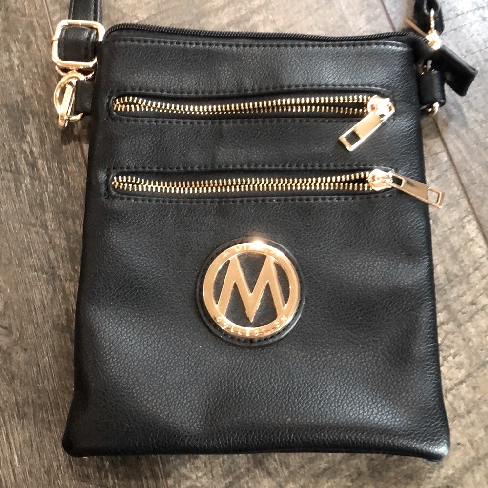 NWOT MIA K. COLLECTION BLK/GOLD CROSSBODY PURSE
